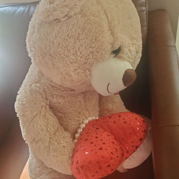 Big plush bear, new with heart in hand - Picture 3 of 15